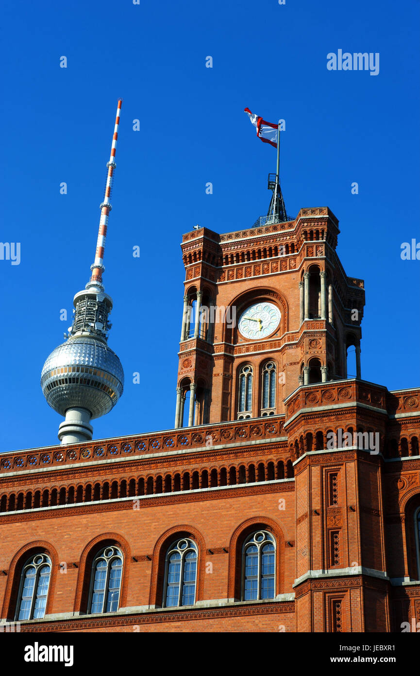 Deutschland, Berlin, Rotes Rathaus und Fernsehturm Stockfoto