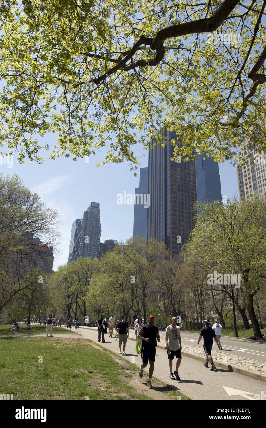 Den USA, Amerika, New York, Manhattan, Central Park, Jogger auf dem Weg, Stockfoto