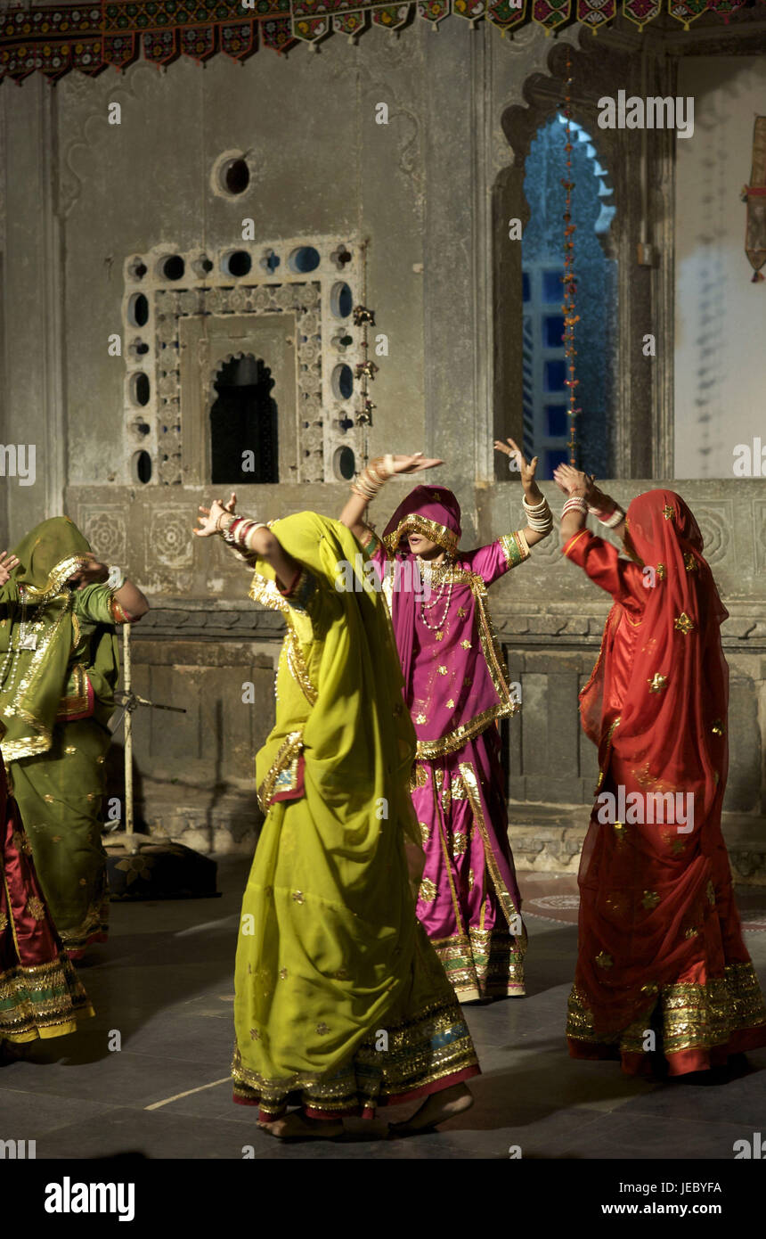 Indien, Rajasthan, Udaipur, Bagore-Ki-Haveli, traditionelle Musik, die Tanzgruppe, Stockfoto