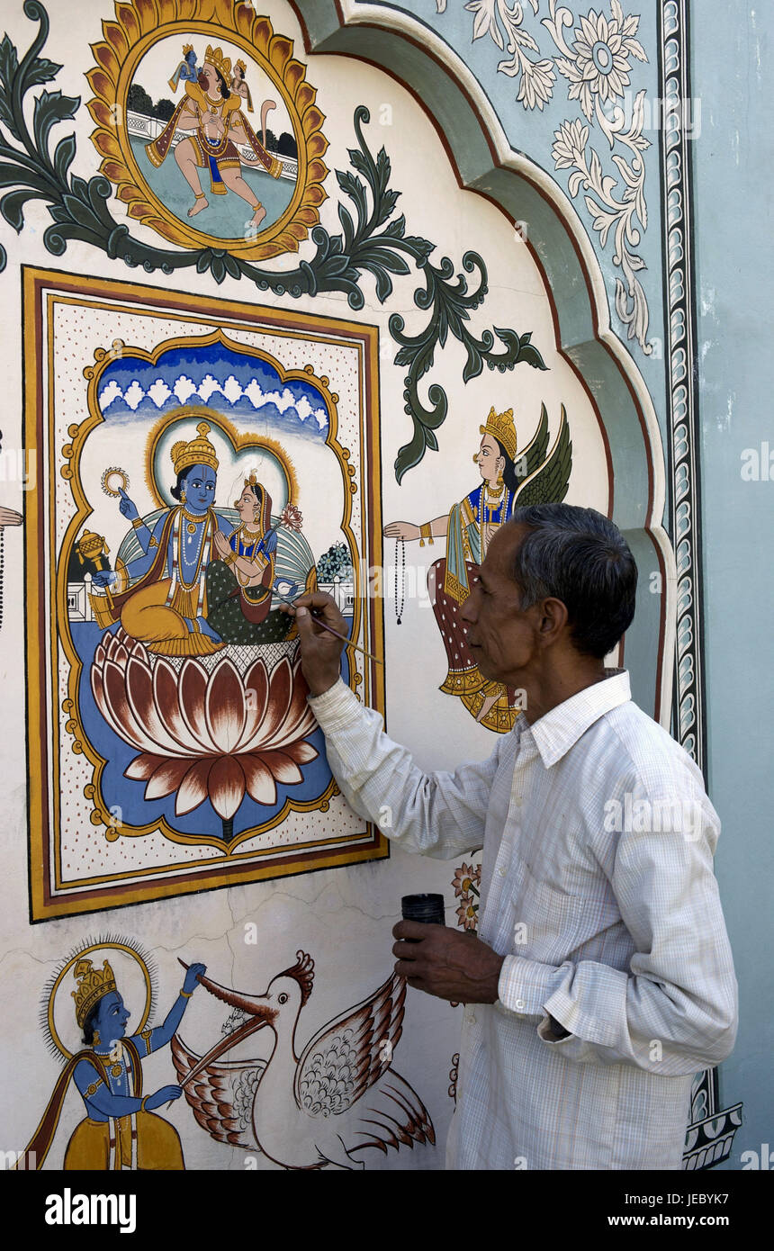 Indien, Rajasthan, Region Shekhawati, Fürstenstaates, Podar Haveli, Mann mit Wiederherstellung eines Bildes, Stockfoto