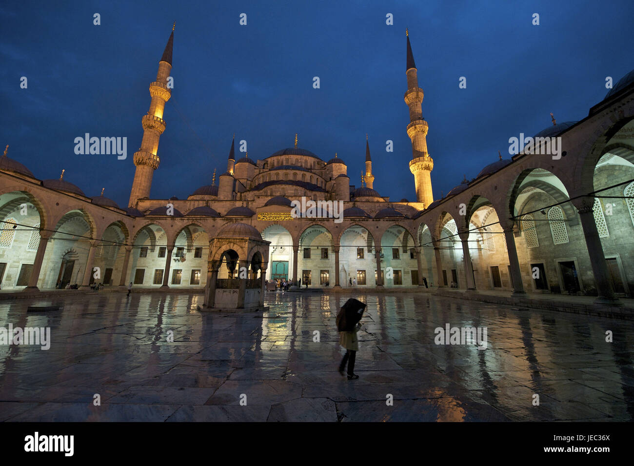 Türkei, Istanbul, Sultan Ahmed-Moschee, blaue Moschee ist in der Nacht im Regen, Stockfoto