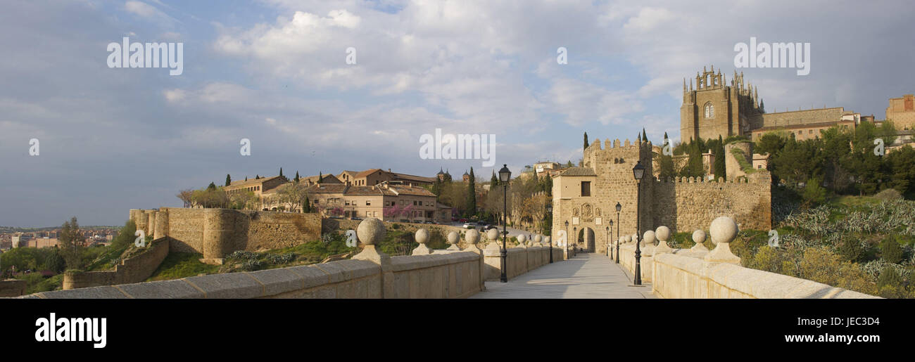 Spanien, Region Kastilien-La Mancha, Toledo, Blick auf Puente San Martin, Stockfoto