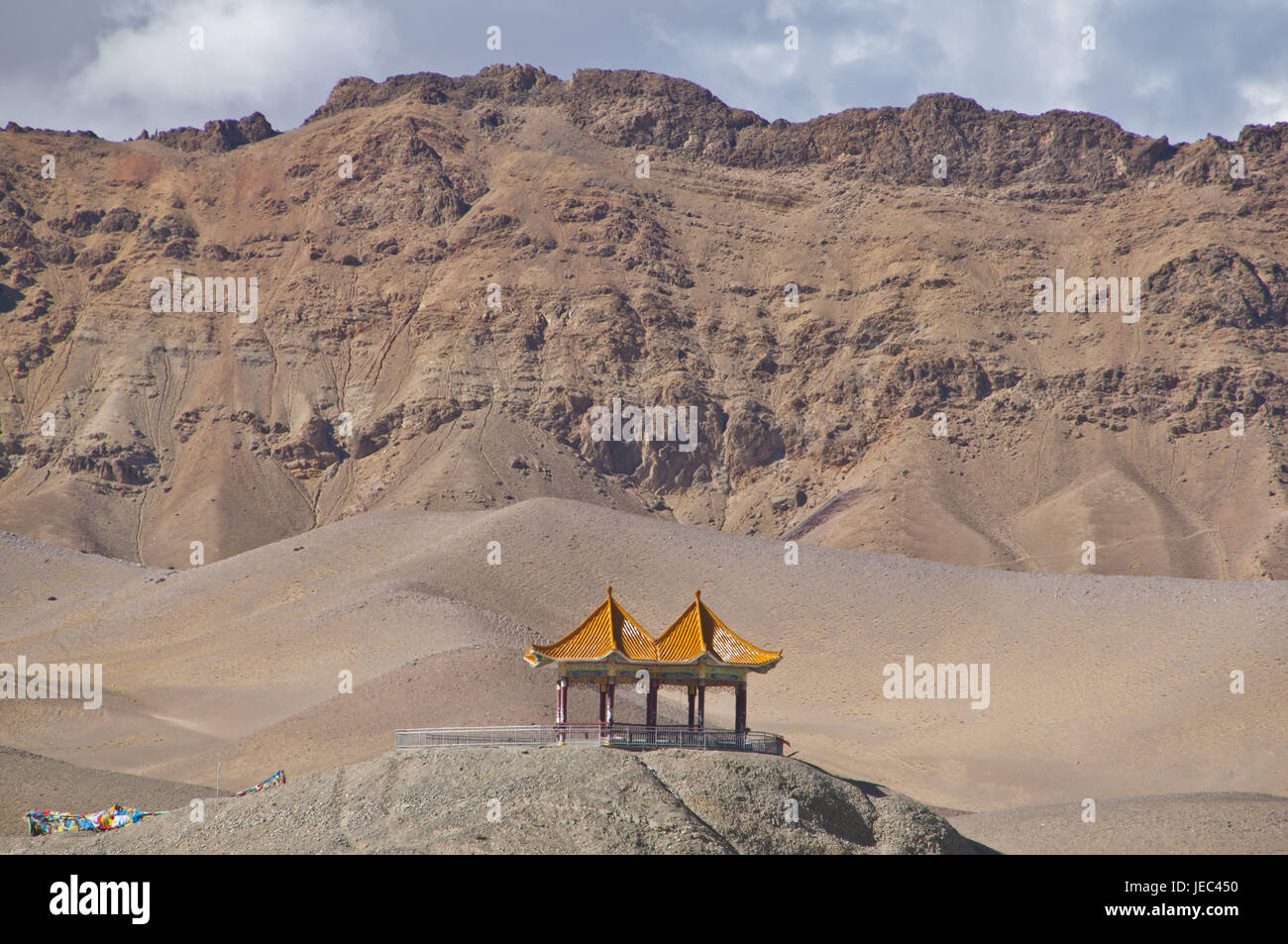 Pavillon mit Blick auf den Ort Ali, die westlichste Stadt von Tibet, Asien, Stockfoto