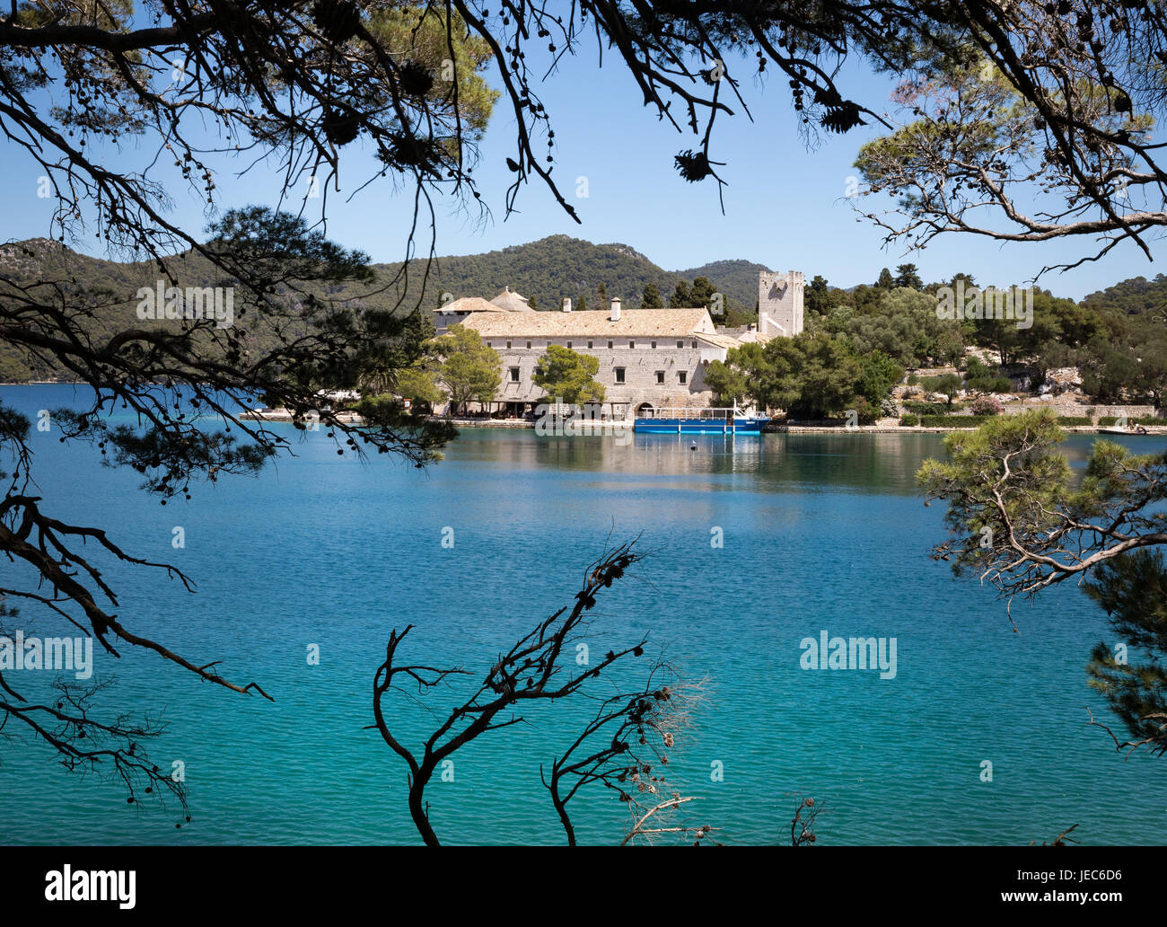 Das Benediktinerkloster auf winzigen Str. Marys Insel in Veliko Jezero ein Meer-See auf der Insel Mljet in Kroatien Stockfoto