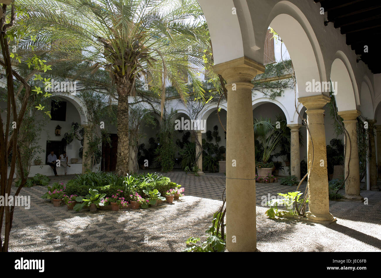 Spanien, Andalusien, Cordoba, Palacio de Viana, Innenhof mit Arkaden, Stockfoto