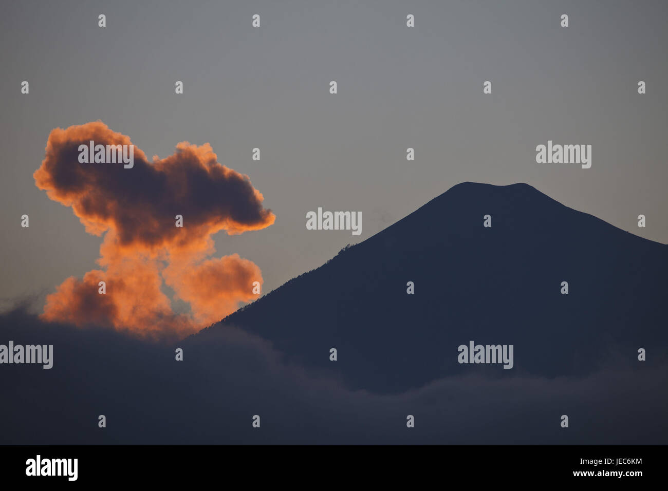 Guatemala, Antigua Guatemala, Vulkan Acatenango, Fuego, Ausbruch, Stockfoto