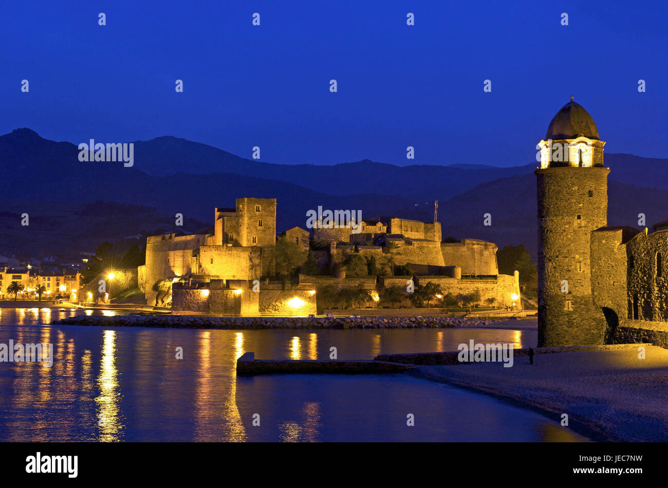 Europa, Frankreich, Collioure in der Nacht, Stockfoto