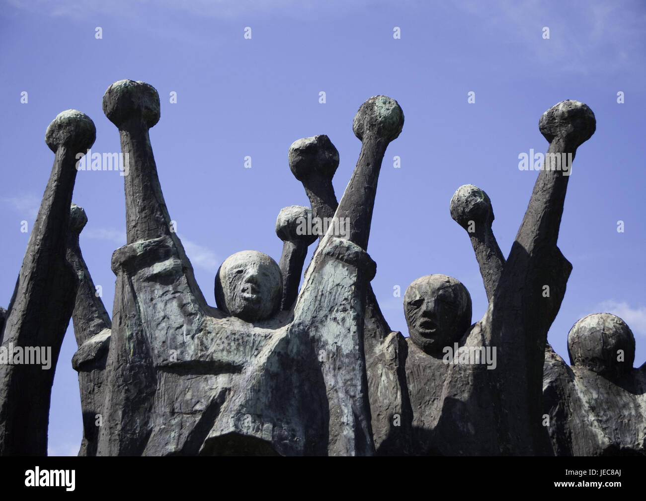 Österreich, Mauthausen, KZ-Gedenkstätte, Skulptur, ungarische Denkmal Zeichengruppe, Detail, außerhalb Bereich, Oberösterreich, Konzentrationslager, Nationalsozialismus, Konzentrationslager, Gefangenenlager, Gefangenen Lager, Lager, Gefangener der Unterstützung, Mord, Zerstörung, Mord, Krieg Lager, Zwangsarbeit, Kinderarbeit Holocaust, Dimension Mord, Massenvernichtungswaffen, Antisemitismus, Kriegsgefangene, Juden, Zigeuner, Denkmal, Erinnerung, Mahnung, Denkmal, Symbol, Zeichen, Gruppe, Geste, jubeln, rebellieren, niemand, draußen , Stockfoto