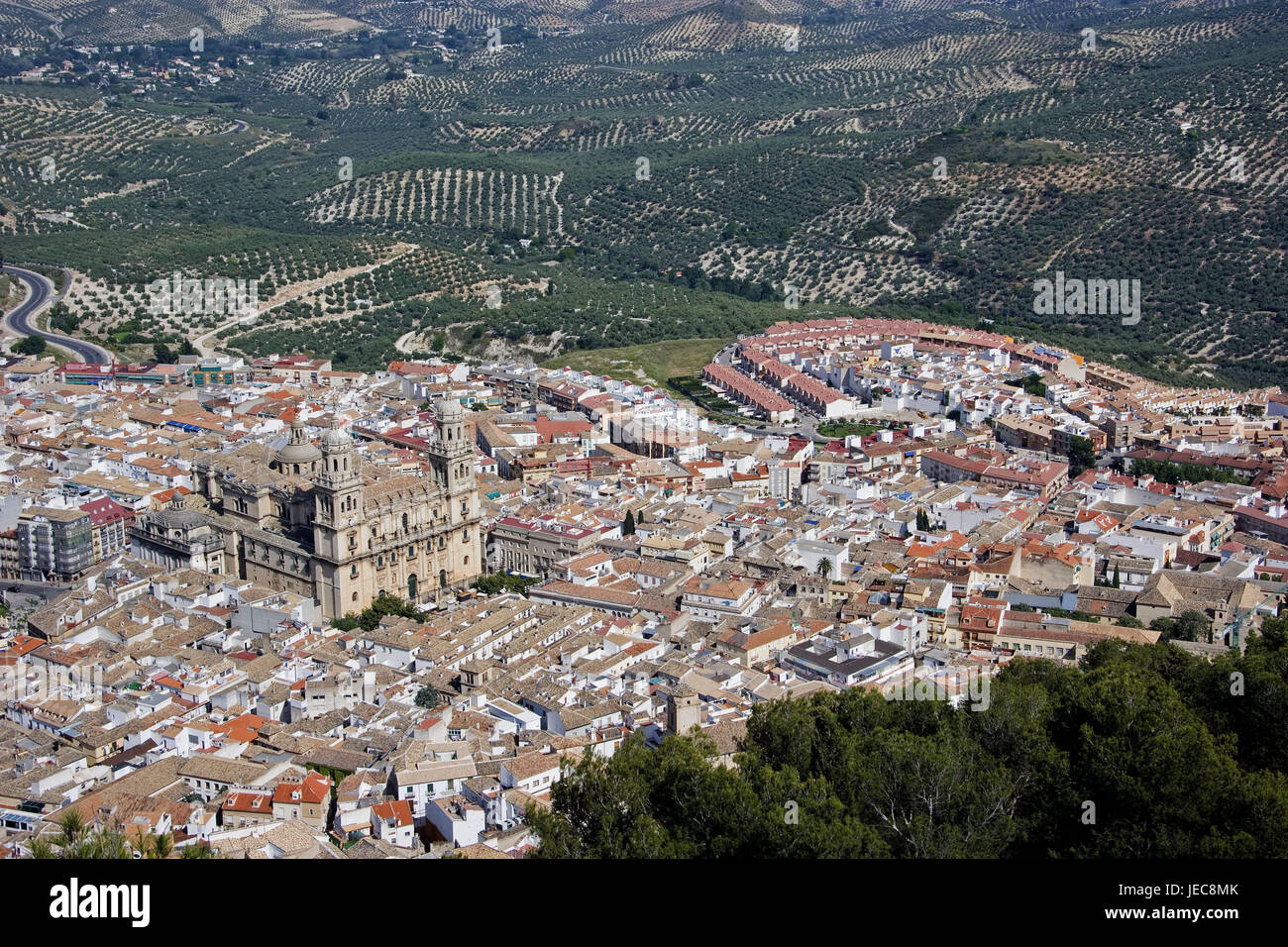 Spanien, Andalusien, Jaen, Stadtübersicht, Kathedrale, Stadt, Häuser, Gebäude, Kirche, Struktur, Architektur, Ort von Interesse, Reiseziel, Tourismus, Stockfoto