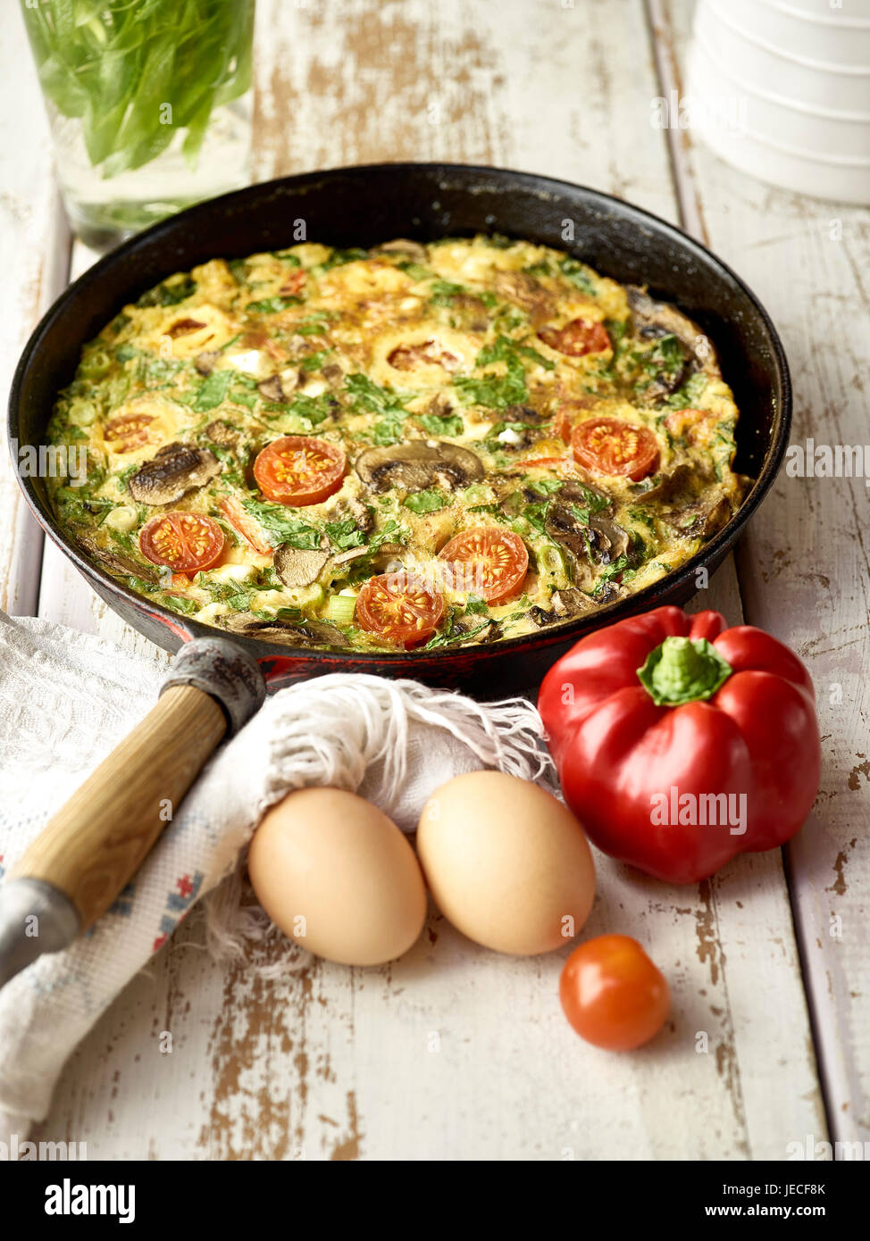 Tomaten-Pilz-frittata Stockfoto