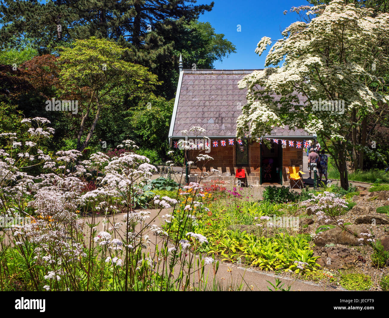 Der alte Magnesia gut Trinkhalle auf der 1940er Jahre Tag der offenen Tür im Valley Gardens Harrogate North Yorkshire England Stockfoto