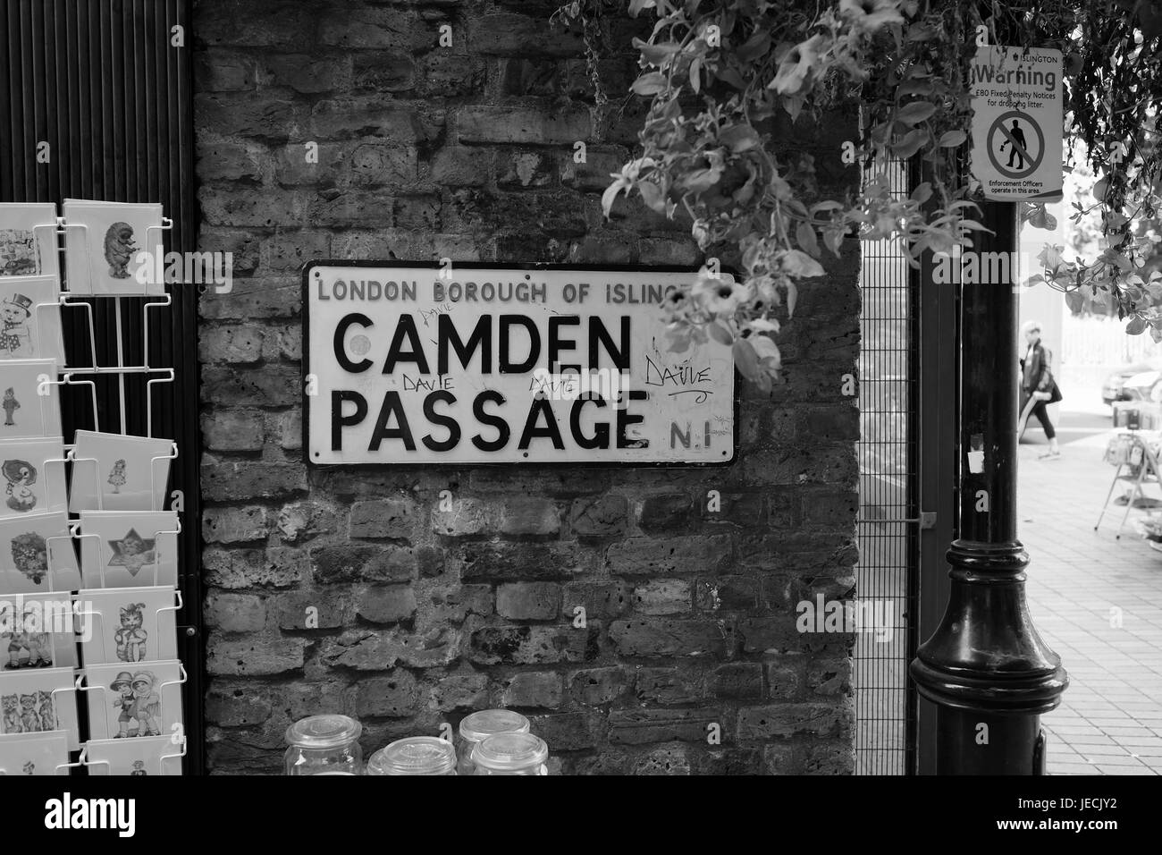 Camden Passage in der Nähe der Engel im London Borough of Islington.  Haus bis hin zu Antiquitäten. Stockfoto