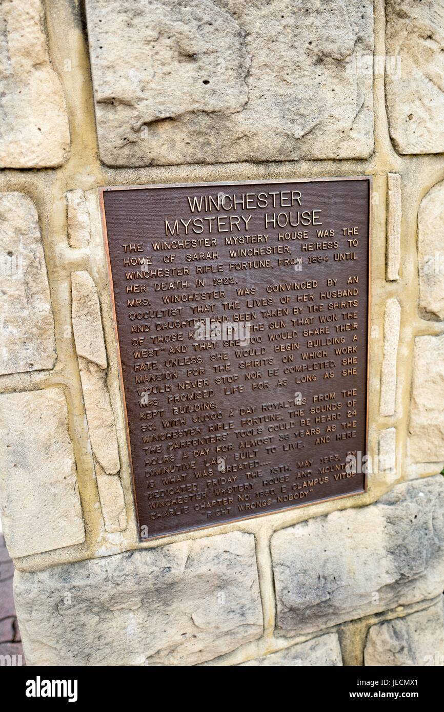 Historische Markierung auf das Winchester Mystery House, ein beliebtes Touristenziel in San Jose, Kalifornien, 7. April 2017. Stockfoto