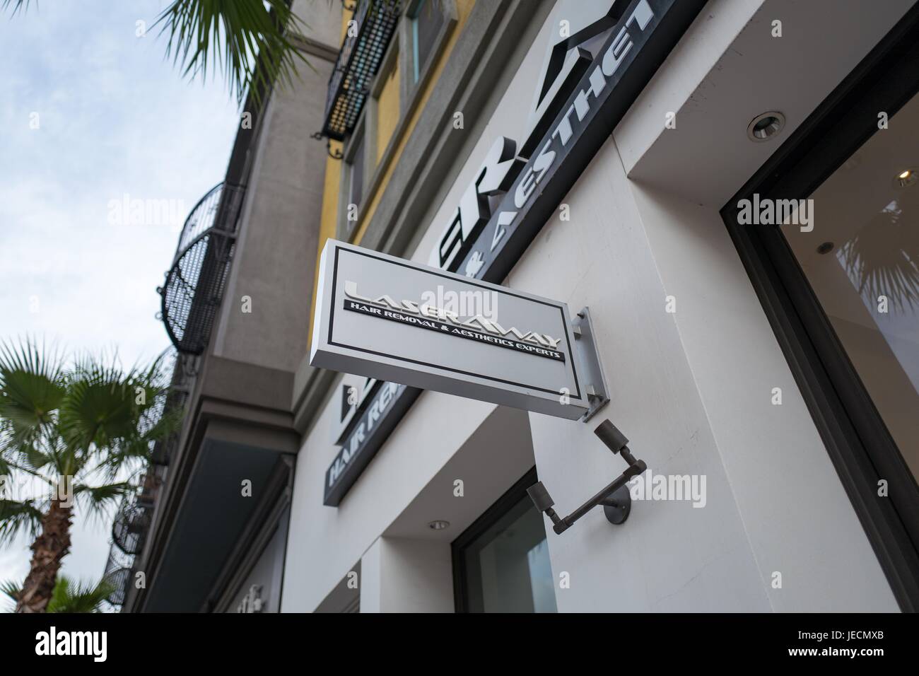 LaserAway, eine Laser-Haar-Entfernung-Ladenkette in Santana Row, einer gehobenen Outdoor-Shopping-Mall im Silicon Valley Stadt von San Jose, Kalifornien, 7. April 2017. Stockfoto