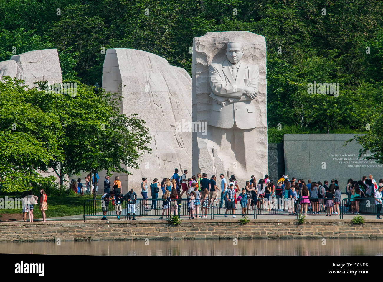 Große Gruppe von Touristen Martin Luther King Memorial, Tidal Basin, Washington D.C. Stockfoto