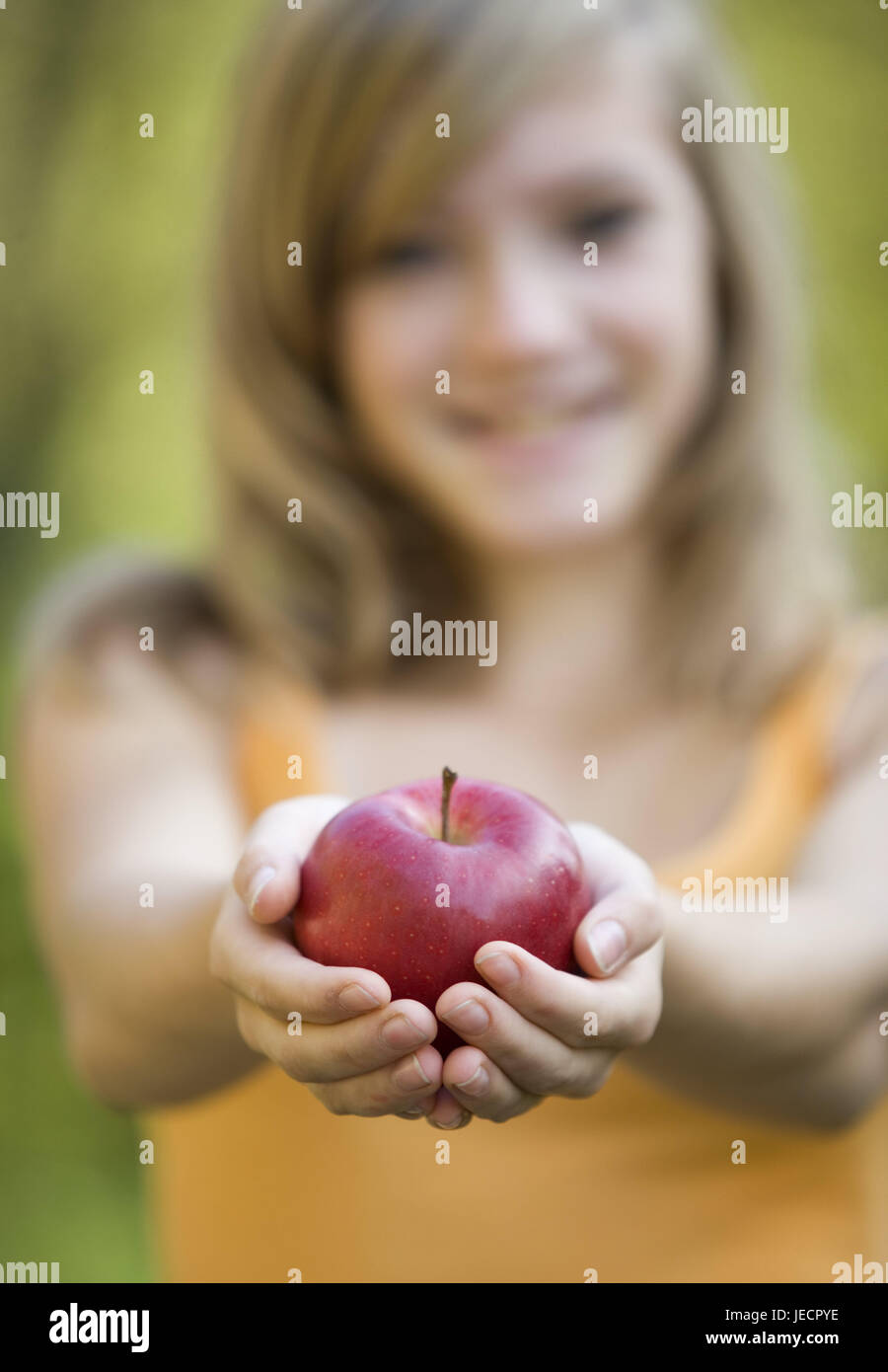 Mädchen, Apfel, Angebot, Porträt, Unschärfe, Stockfoto