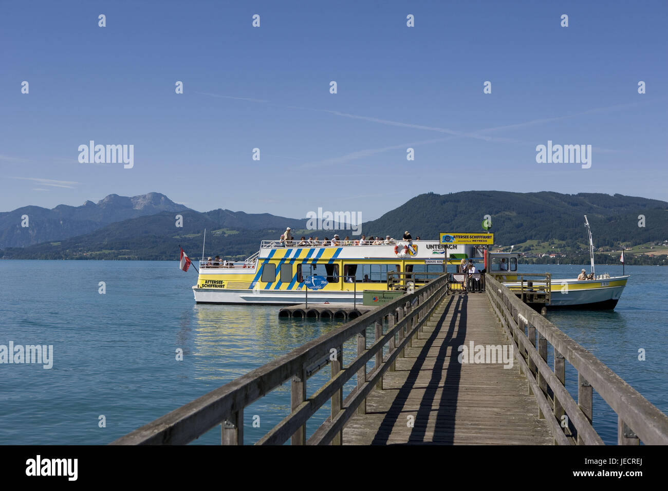 Österreich, Salz Kammer Eigenschaft, Weyregg, Brücke, Schiff, Attersee, Berg Schaf, Ferienhaus Oberösterreich, See, Holzsteg, Attersee-Navigation, Schiff, Liner, Ausflug, Navigation, Tourist, Person, Berg, Tourismus, Himmel, blau, Sonne, Schatten, Stockfoto