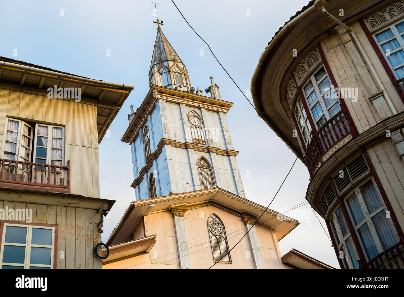 Alte hölzerne Kirche in Zaruma Altgold Bergbau, Ecuador Stockfoto