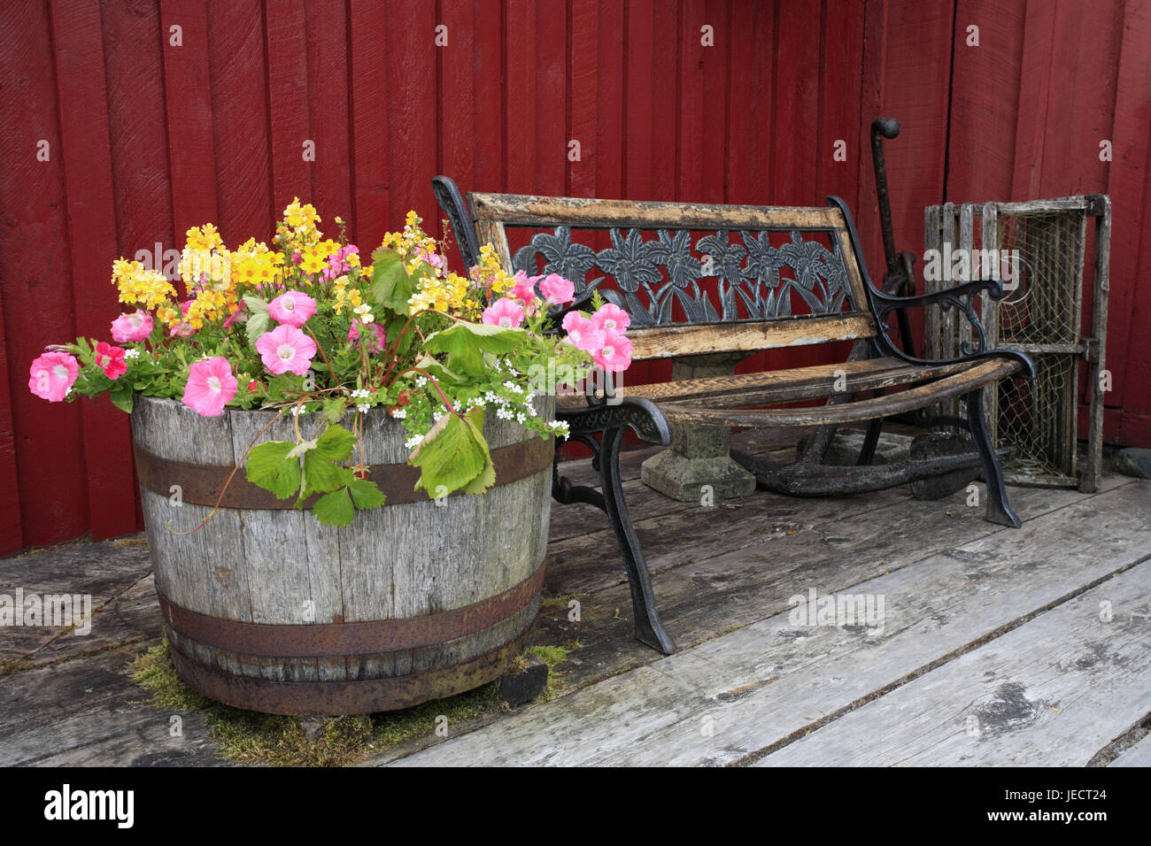 Kanada, British Columbia, Vancouver Island, telegraph Cove, Blumenschmuck, Vorschlagnote, Bank, Stockfoto
