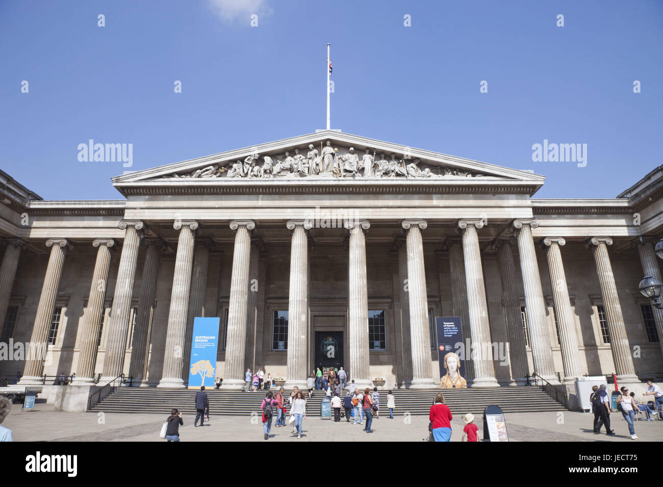 England, London, British Museum, draußen, Museum, Tourist, Tourismus, Person, Eingang, Säulen, Ort von Interesse, Stockfoto