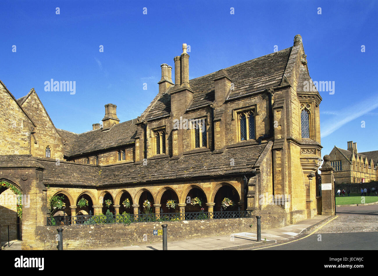 Großbritannien, England, Somerset, Sherborne, St. Johns Armenhaus, Europa, Reiseziel, Stadt, Ort von Interesse, Gebäude, Struktur, Architektur, Altenheim, Pflegeheim, außen, sonnig, einsamen, Stockfoto