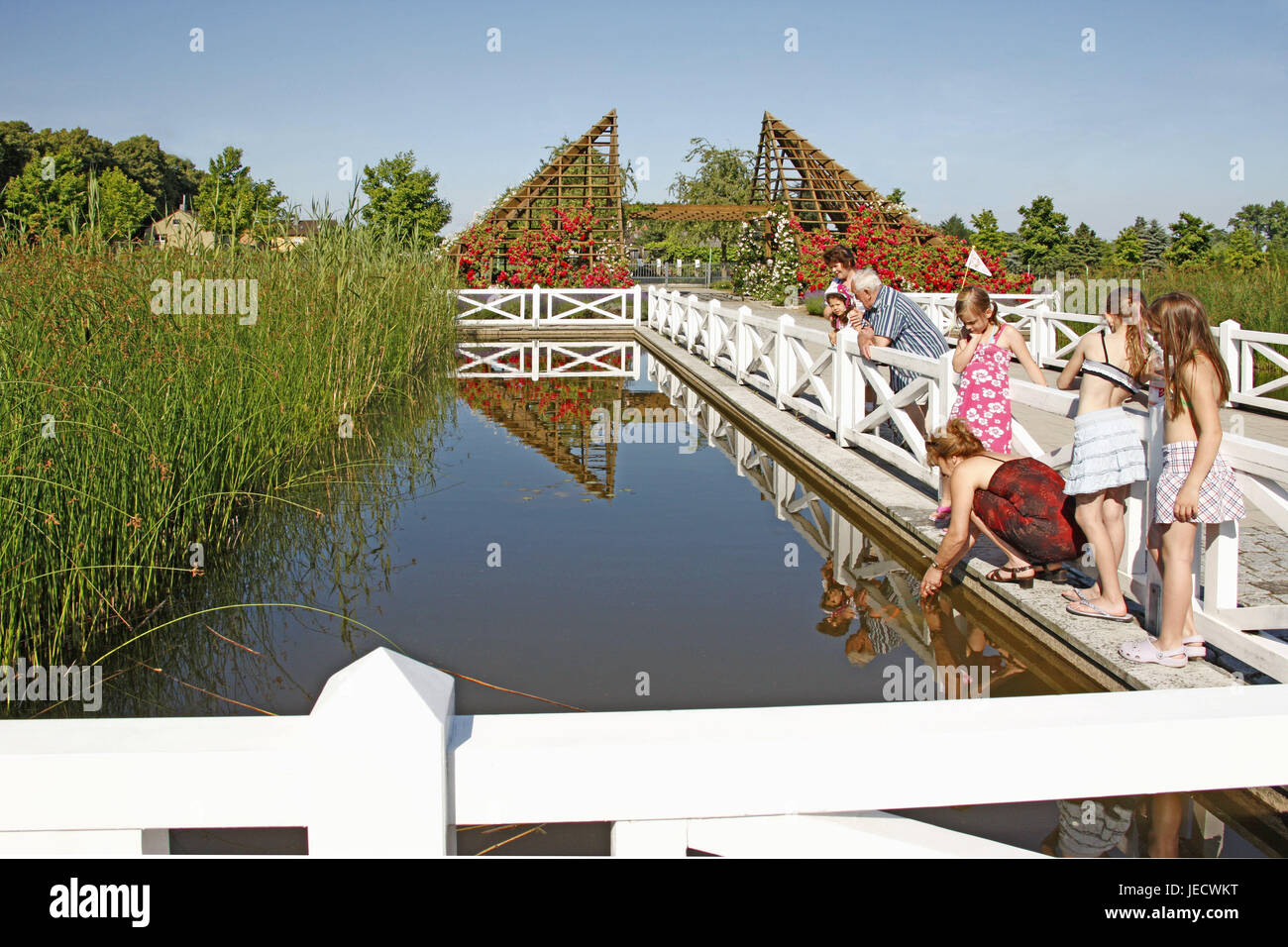 Deutschland, Hessen, Heim Hutmacher, Rosarium, Pergola, Teich