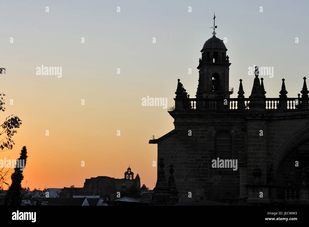 Spanien, Andalusien, Provinz Cadiz, Jerez De La Frontera, Kathedrale von Jerez De La Frontera in der Dämmerung, Stockfoto