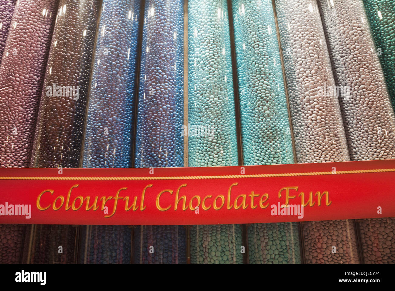 England, London, Leicester Square, M & M Welt Gardine, Rohre, M & M, M & M, Schokolade, Süßigkeiten, Einkaufen, bunt, Farben, Schlaganfall, Stockfoto