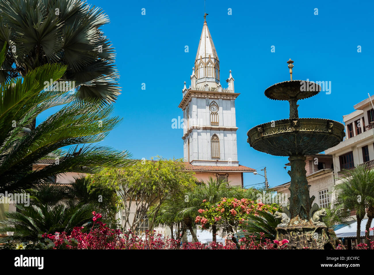 Alte hölzerne Kirche in Zaruma Altgold Bergbau, Ecuador Stockfoto