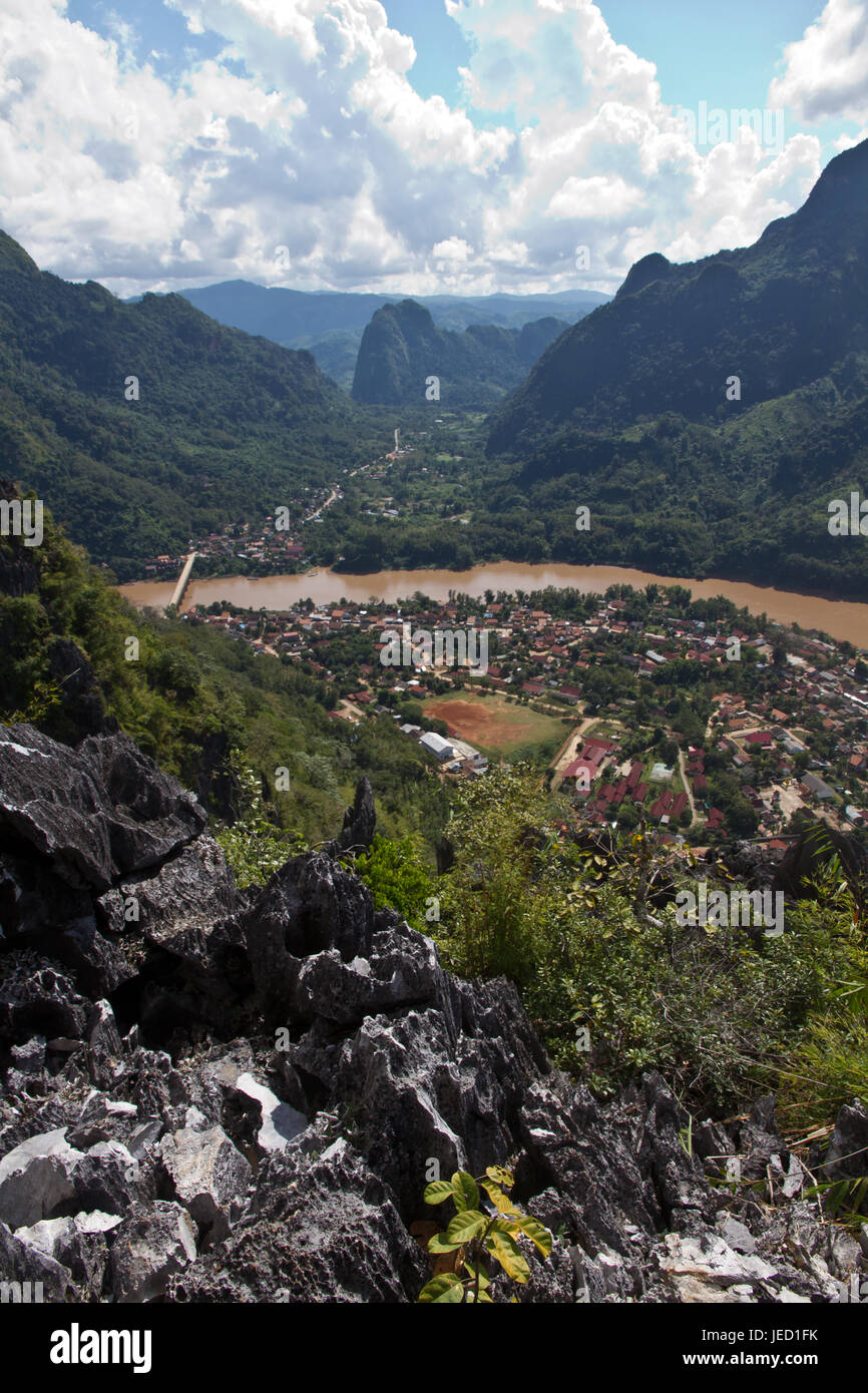 Landschaft von Nong Khiaw und Ou Fluss, Laos Stockfoto