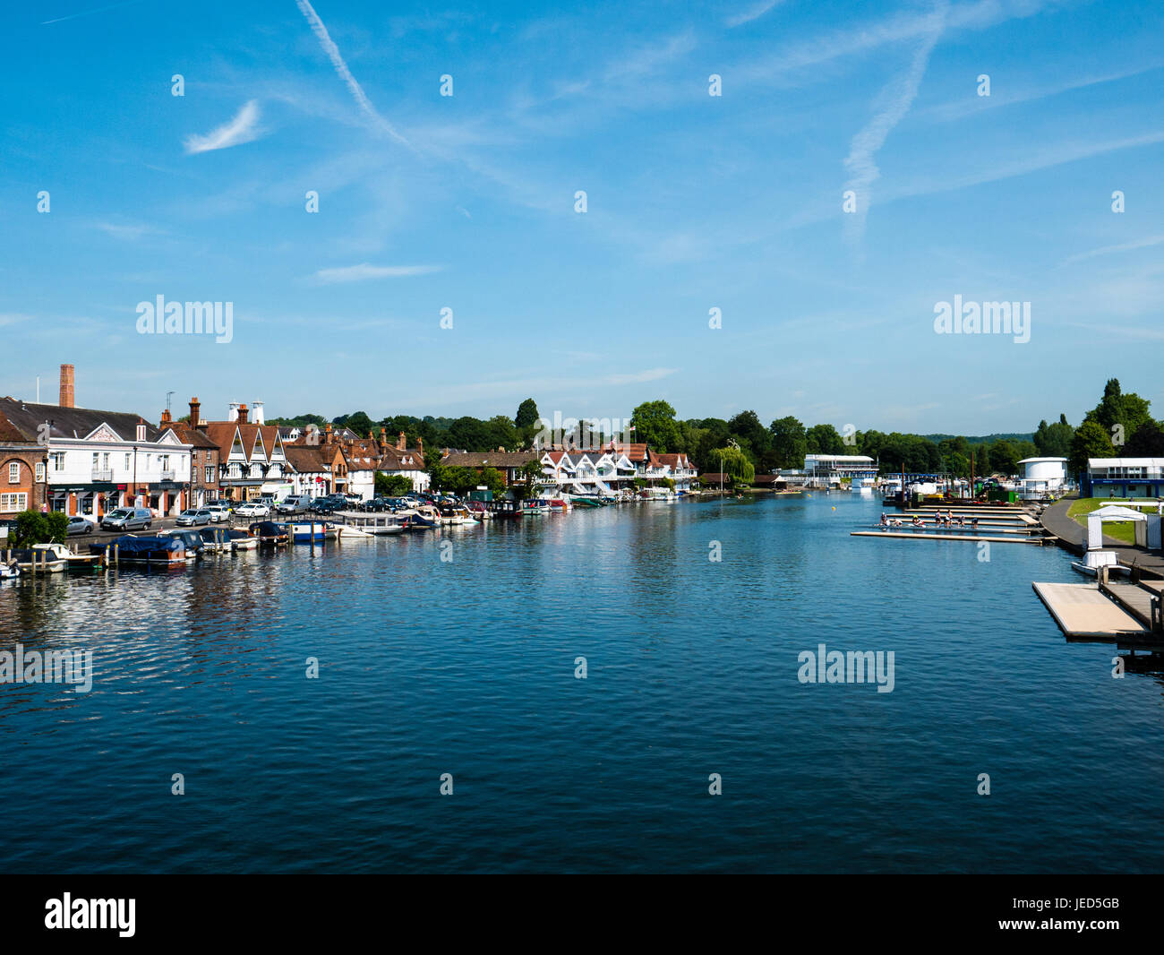 Blick auf die Themse von Henley Bridge, Henley-on-Thames, Oxfordshire, England, Großbritannien, GB. Stockfoto