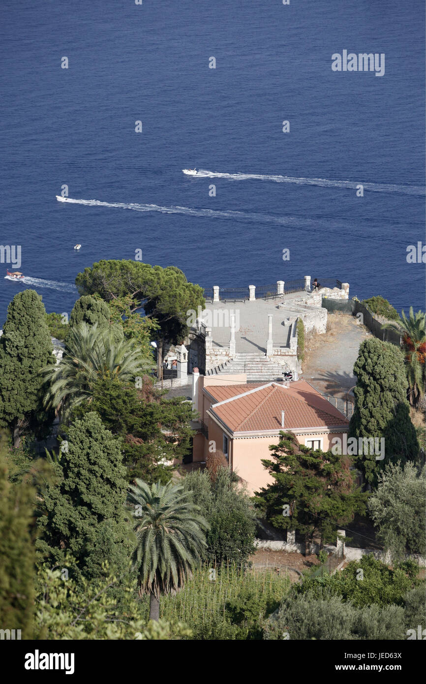 Italien, Sizilien, Taormina, Küste, Villa, von oben, Südeuropa, Küstenregion, Wohnhaus, Gebäude, Haus, Terrasse, Meerblick, Blick aufs Mittelmeer, wohnen, Traumhaus, Immobilien, Stockfoto