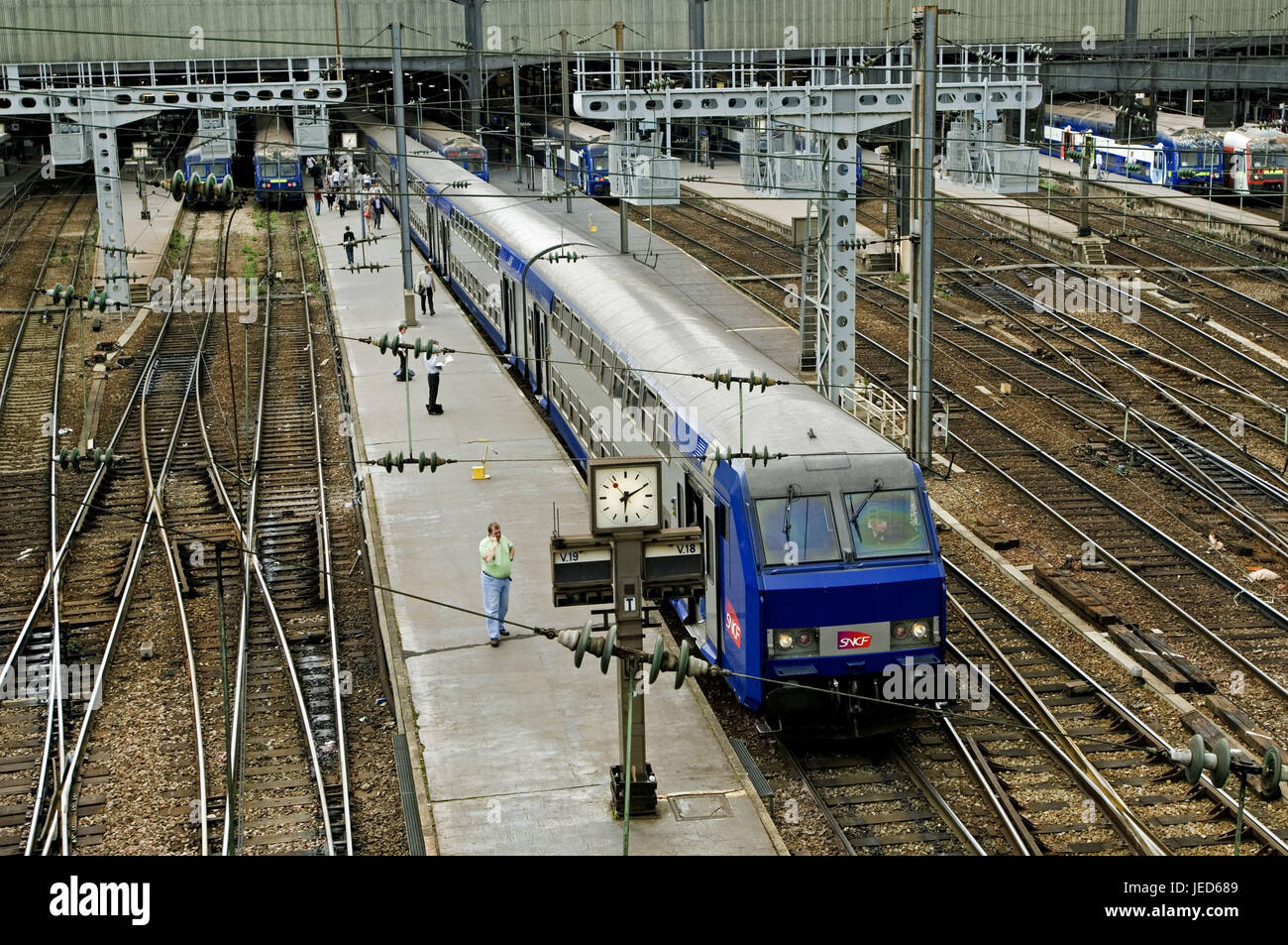 Frankreich, Paris, Place de l' Europe, Bahnhof Saint-Lazare, Gleise, Züge, Abfahrt, Stockfoto