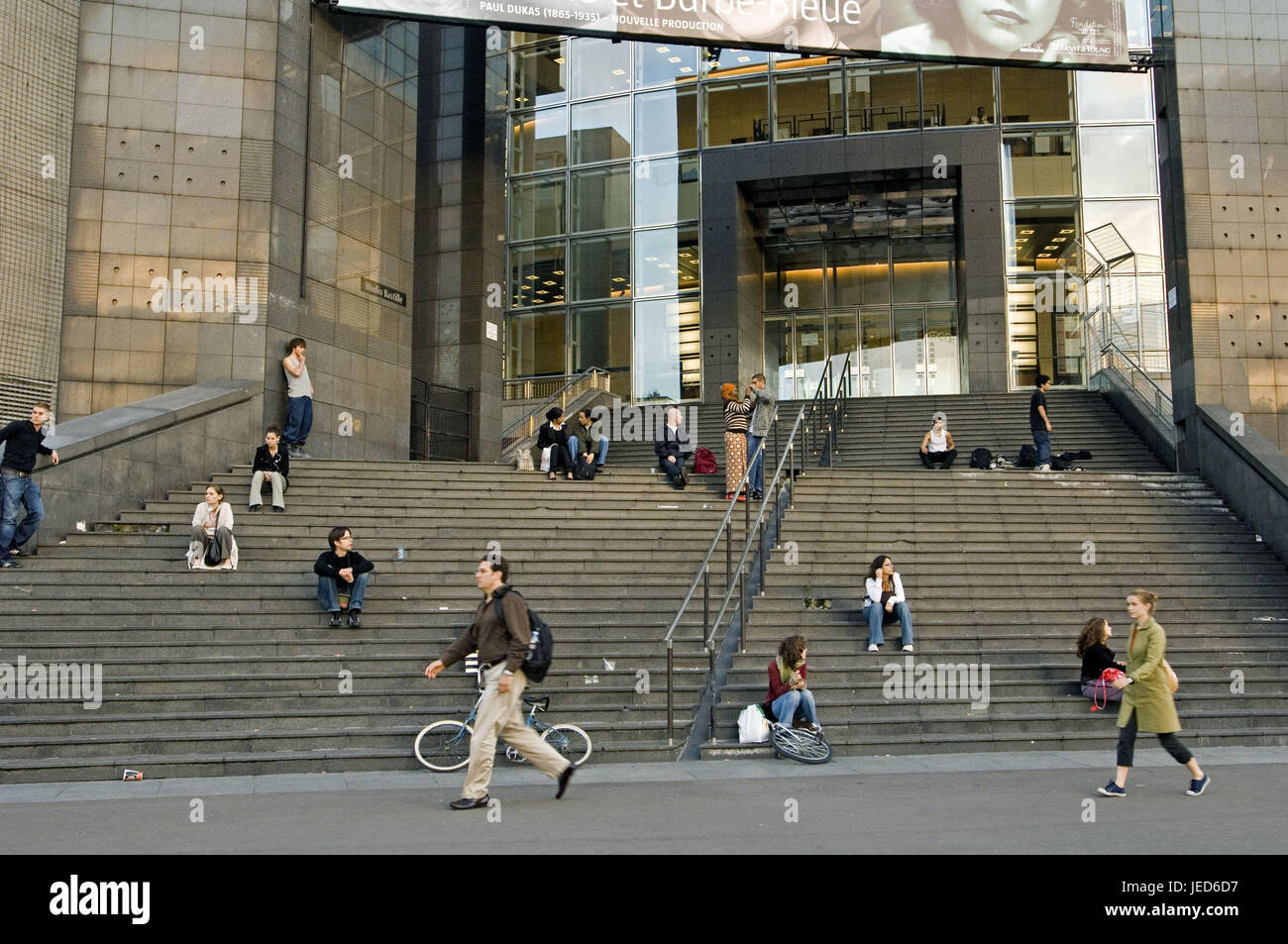 Frankreich, Paris, Place De La Bastille, Opéra Bastille, Eingang, Treppe, Tourist, kein Model-Release, Stockfoto