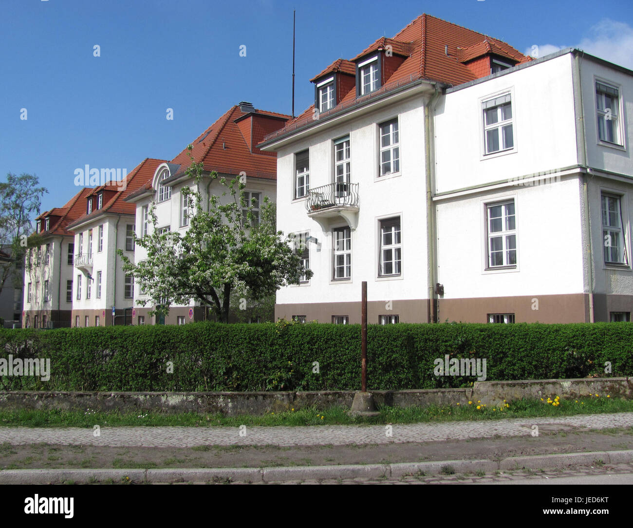 Schönen weißen zweistöckigen Häusern Stockfoto