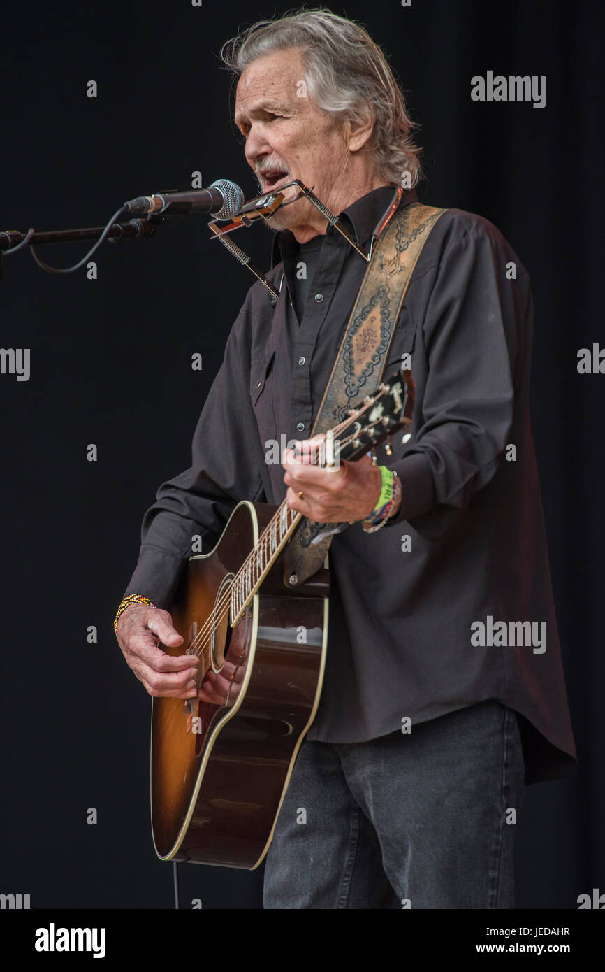 Glastonbury, Somerset, UK. 23. Juni 2017. Kris Kristofferson spielt der Pyuramid Bühne - 2017 Glastonbury Festival, würdig Farm. Glastonbury, 23. Juni 2017 Credit: Guy Bell/Alamy Live-Nachrichten Stockfoto