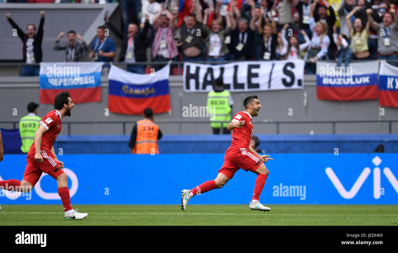 Fußball: Konföderationen-Pokal, Mexiko - Russland, Asienmeisterschaft, Gruppe A, 3. Spieltag bin 24.06.2017 in Kasan-Arena, Kasan (Tatarstan). Alexander Samedow (r) aus Russland Jubelt Über Seinen Treffer Zum 1:0. Foto: Marius Becker/dpa Stockfoto