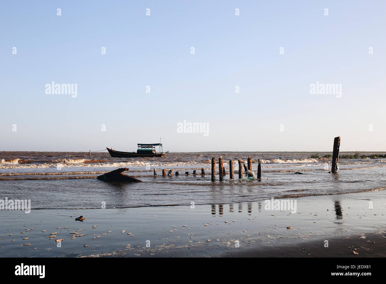 Boote auf Tan Thanh Strand gehen Cong Vietnam Reisen abstrakte Fotohintergrund Stockfoto