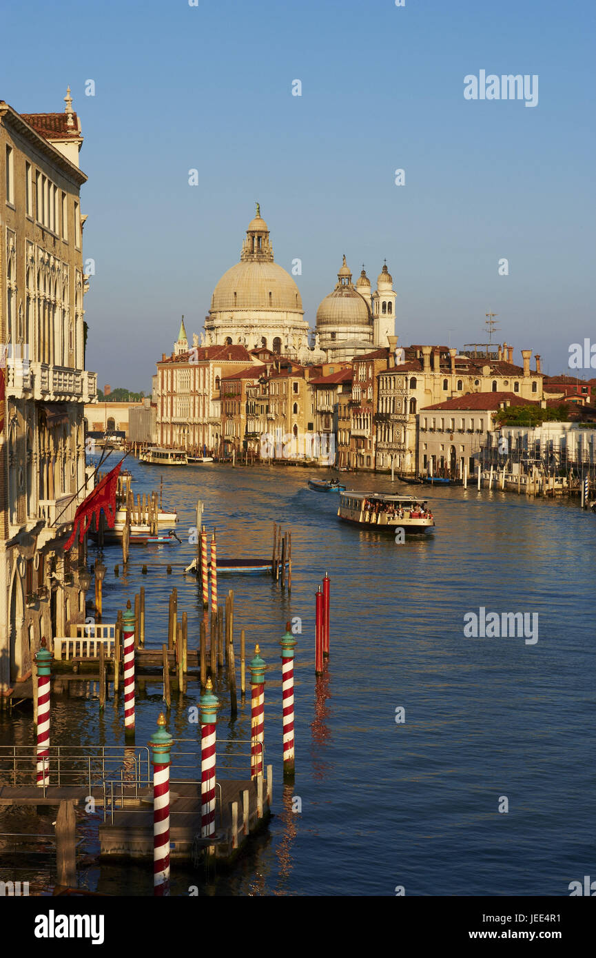 Italien Venedig, Blick auf die Kirche Santa Maria della Salute, Stockfoto