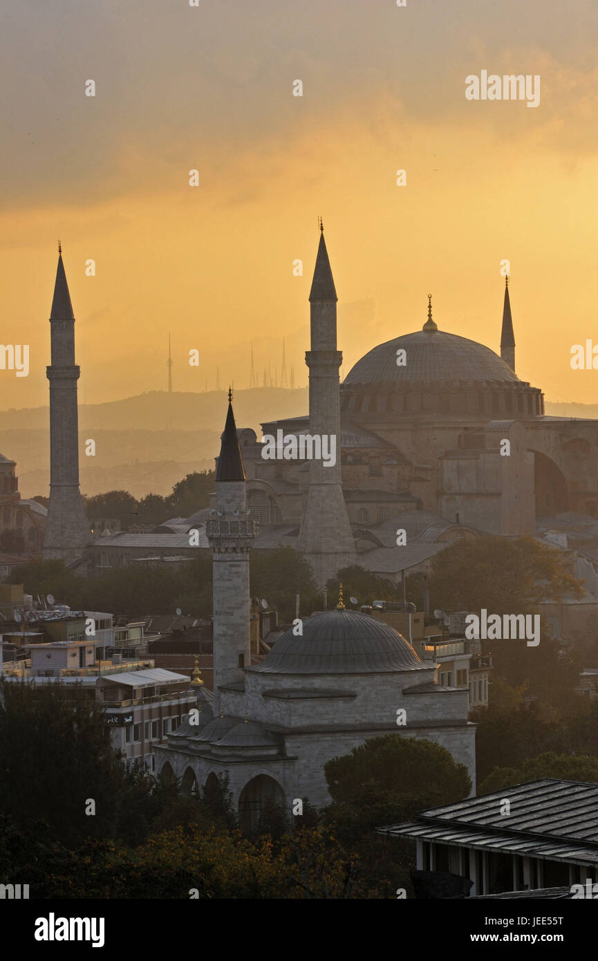 Türkei, Istanbul, Stadtteil Sultanahmet, Hagia Sophia, Basilika, Dämmerung, Stockfoto