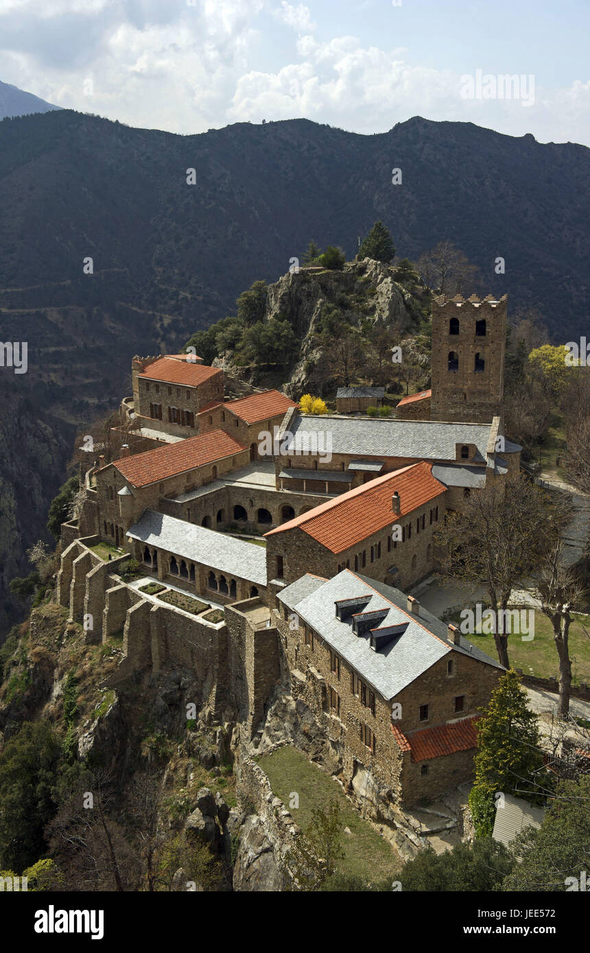 Frankreich, Pyrenäen-Ost Ale, Abbaye de Saint-Martin du Canigou, Abtei, erhöhte Ansicht Stockfoto