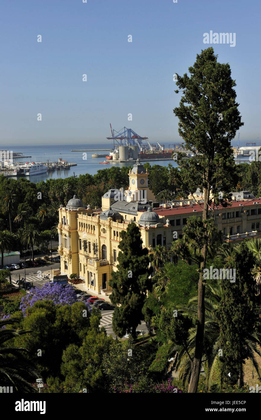 Spanien, Malaga, Blick auf das Rathaus und den Hafen, Stockfoto