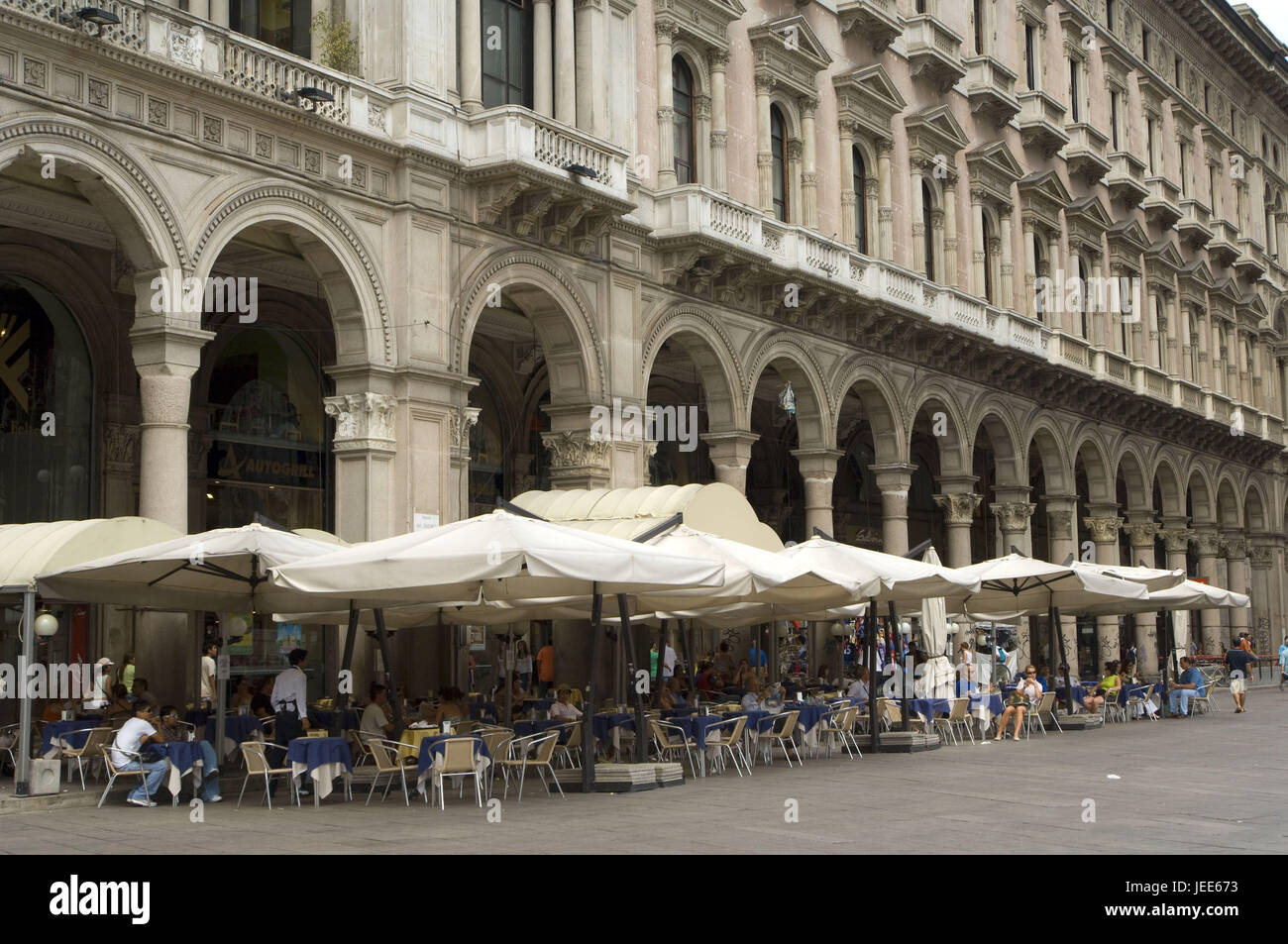 Italien, Mailand, Stadtzentrum, Arkaden, street Bar, Stockfoto