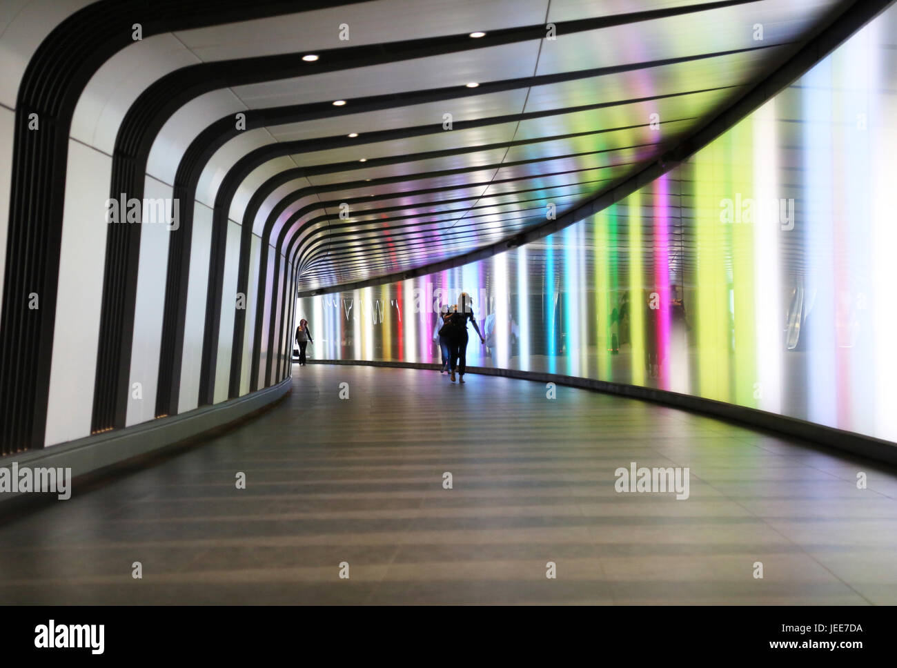 Neue Pkw-Tunnel zwischen Kings Cross u-Bahnstation, die neue St Pancras Square Office-Entwicklung. Heimat von Googles neue London HQ. Stockfoto