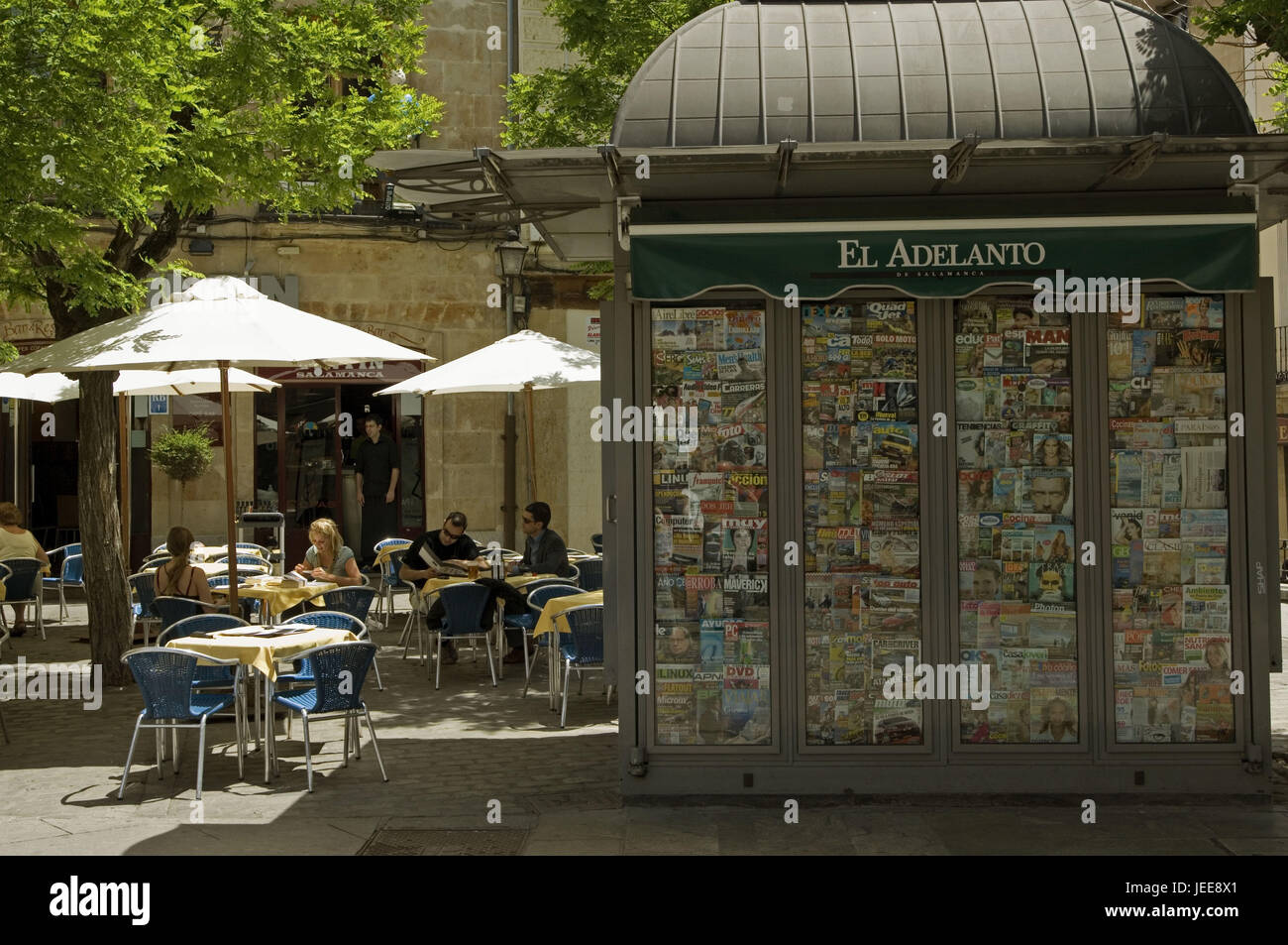 Plaza de Colon, Straßencafé, Kiosk, Salamanca, Kastilien und Leon, Spanien, Stockfoto