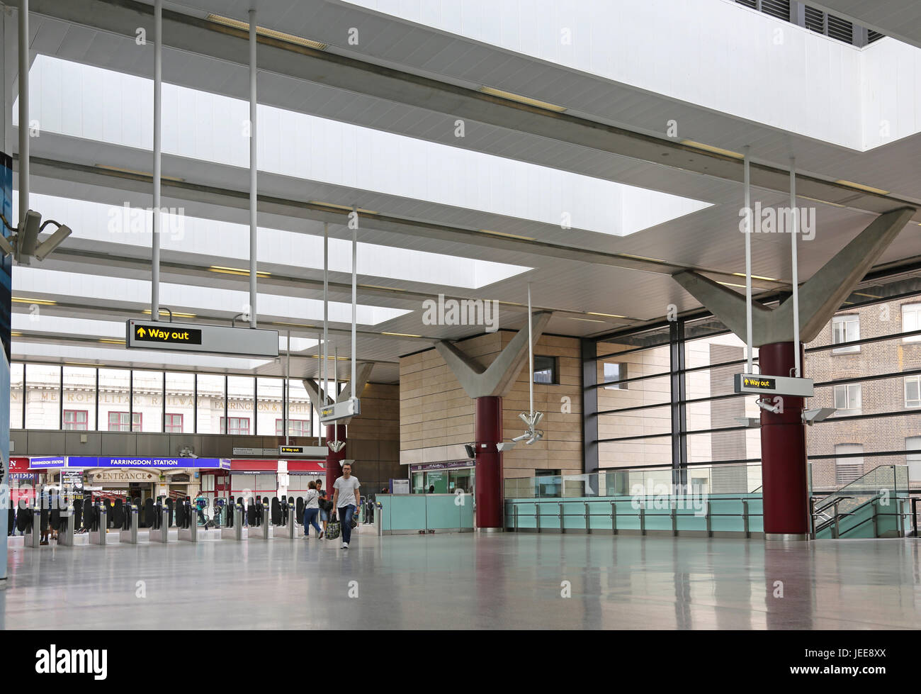 Der neue Eingang und Ticket Halle in Farringdon Station, London, UK. Extended Die neuen Crossrail Zeile unterzubringen und erweiterte Thameslink Service. Stockfoto