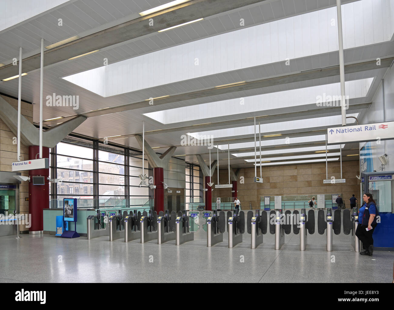 Der neue Eingang und Ticket Halle in Farringdon Station, London, UK. Extended Die neuen Crossrail Zeile unterzubringen und erweiterte Thameslink Service. Stockfoto