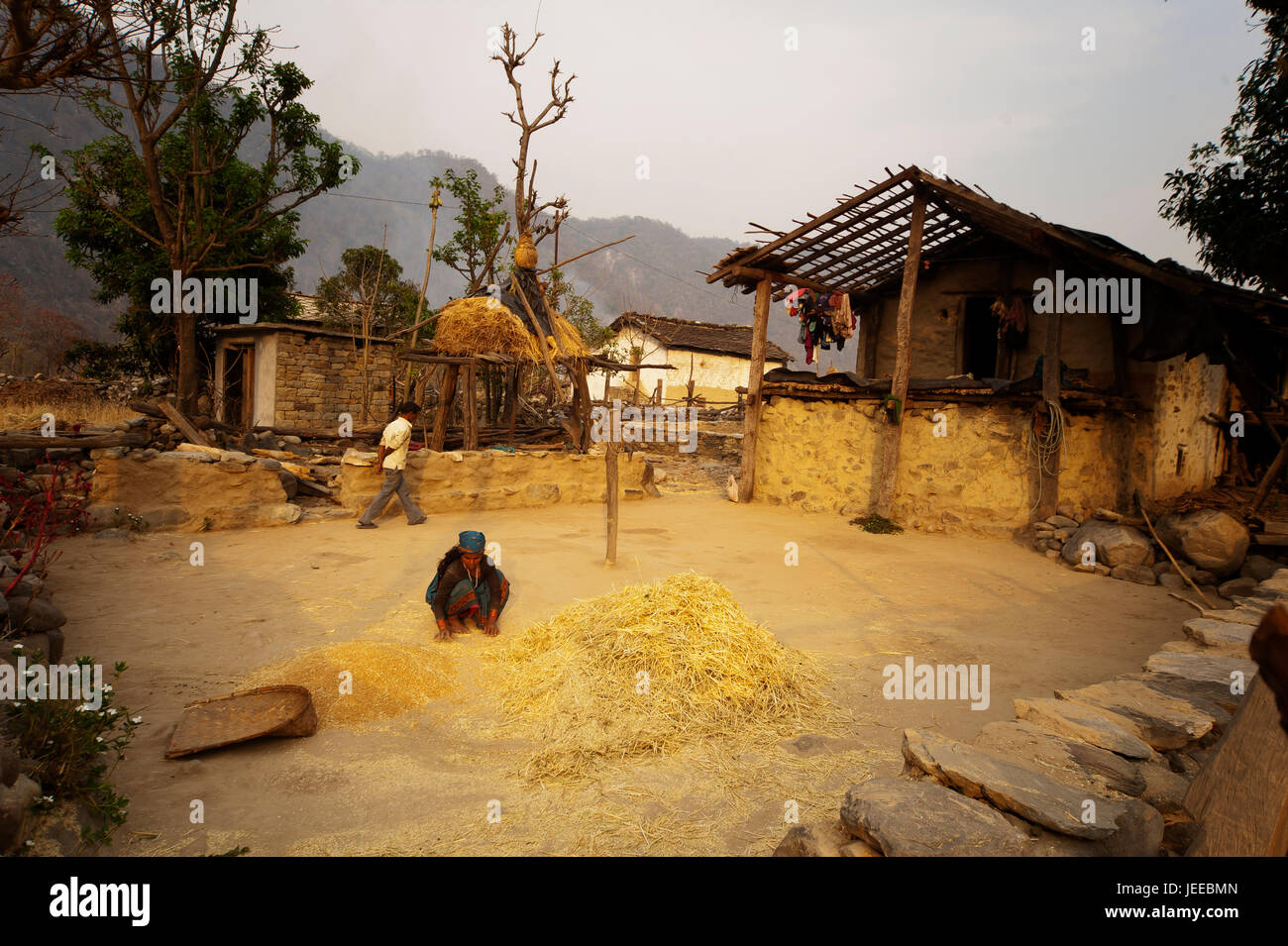 Chuka Dorf an den Ufern des Flusses Sarda in Indien/Nepal-Grenze. Chuka Dorf wurde von Jim Corbett in seinem Buch Maneaters Kumaon berühmt. Stockfoto