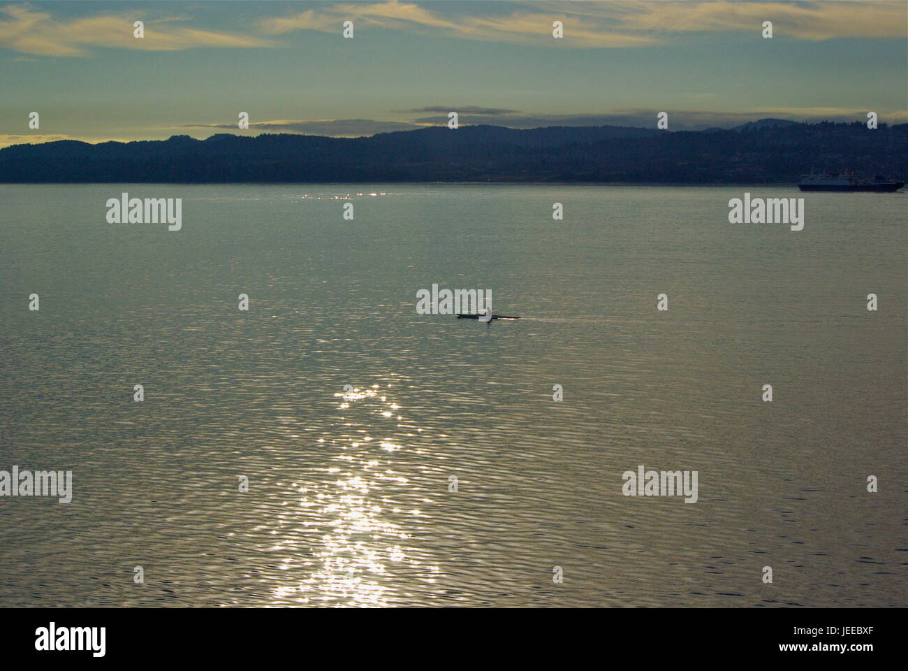 Kajakfahren im Sonnenuntergang Stockfoto