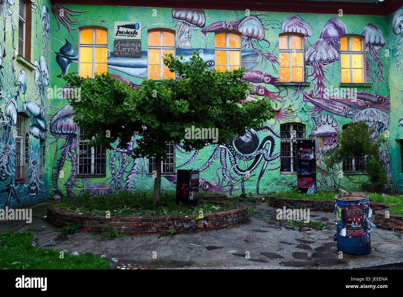 Unterwasser Graffiti Studio an Metelkova Stadt autonome Kulturzentrum hocken ehemalige Jugoslawische Volksarmee militärische Kasernen in Ljubljana Slowenien Stockfoto